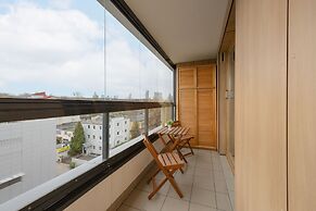 Apartment With Parking by Renters