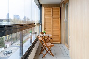 Apartment With Parking by Renters