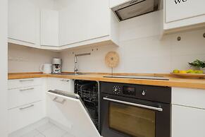 Apartment With Parking by Renters