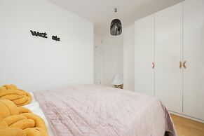 Apartment With Parking by Renters