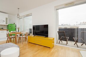 Apartment With Parking by Renters