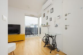 Apartment With Parking by Renters