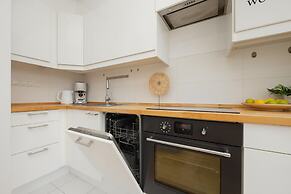 Apartment With Parking by Renters