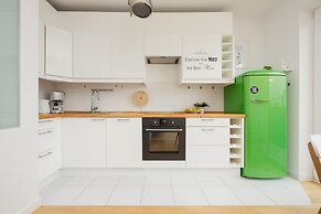 Apartment With Parking by Renters