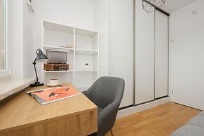 Apartment With Parking by Renters