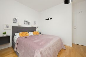 Apartment With Parking by Renters