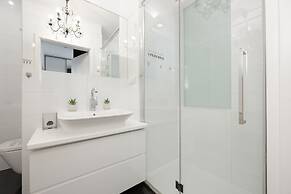 Apartment With Parking by Renters