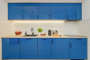 Blue Apartment With Sea View by Renters