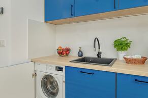 Blue Apartment With Sea View by Renters