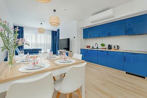 Blue Apartment With Sea View by Renters