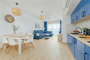 Blue Apartment With Sea View by Renters