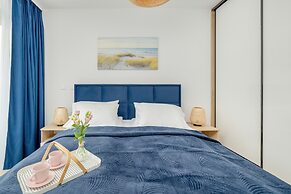 Blue Apartment With Sea View by Renters