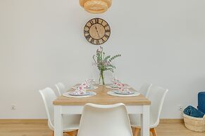 Blue Apartment With Sea View by Renters