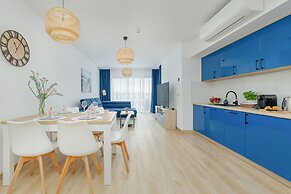 Blue Apartment With Sea View by Renters