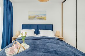 Blue Apartment With Sea View by Renters