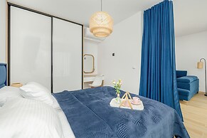 Blue Apartment With Sea View by Renters