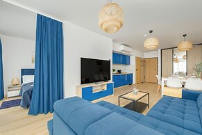 Blue Apartment With Sea View by Renters