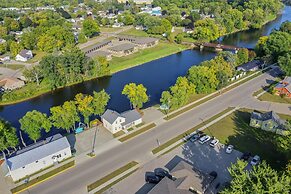 Lazy River Villa - Hottub Fenced Yard Sleeps 11