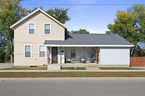 Lazy River Villa - Hottub Fenced Yard Sleeps 11