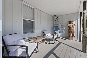 Lazy River Villa - Hottub Fenced Yard Sleeps 11