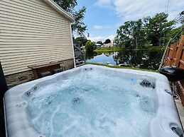 Lazy River Villa - Hottub Fenced Yard Sleeps 11