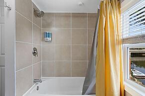 Lazy River Villa - Hottub Fenced Yard Sleeps 11
