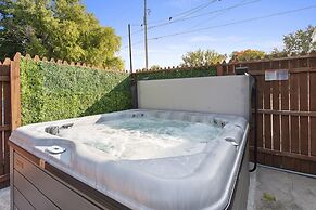 Lazy River Villa - Hottub Fenced Yard Sleeps 11