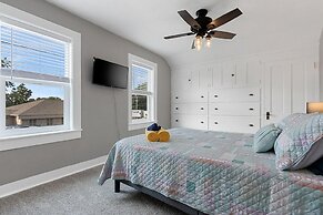 Lazy River Villa - Hottub Fenced Yard Sleeps 11