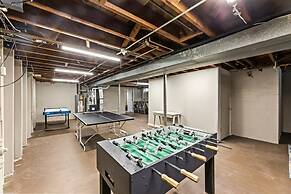 Brew City Game Room Fenced Yard Sleeps 13