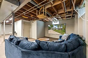 Brew City Game Room Fenced Yard Sleeps 13