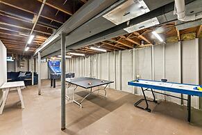 Brew City Game Room Fenced Yard Sleeps 13
