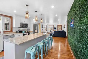 Riverfront Kayaks Bay Access Sleeps 15