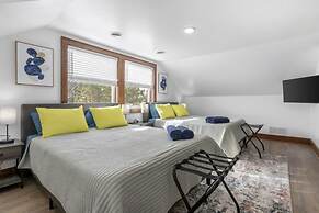 Riverfront Kayaks Bay Access Sleeps 15