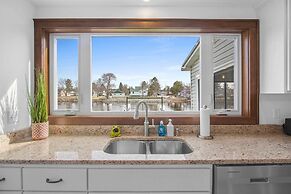 Riverfront Kayaks Bay Access Sleeps 15