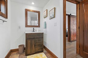 Riverfront Kayaks Bay Access Sleeps 15