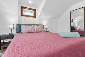 Riverfront Kayaks Bay Access Sleeps 15