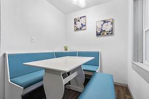 Small Town Retreat- 5br- Movie Theater Room