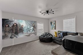 Small Town Retreat- 5br- Movie Theater Room