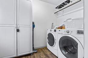 Small Town Retreat- 5br- Movie Theater Room