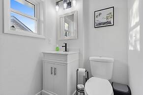 Small Town Retreat- 5br- Movie Theater Room