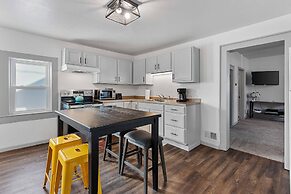 Small Town Retreat- 5br- Movie Theater Room