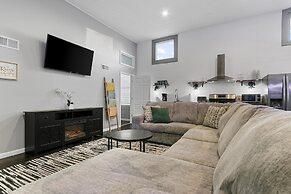 The Waterfront - Waterslide Game Room Sleeps 26