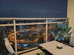 Azure 1BR Citylights With Netlfix Near Airport