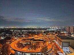 Azure 1BR Citylights With Netlfix Near Airport