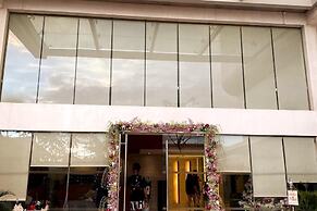 Azure 1BR Citylights With Netlfix Near Airport