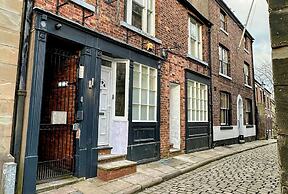 Macclesfield Lodge