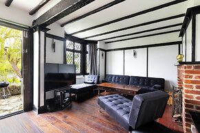 Large Riverside House in Wraysbury, Staines