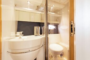 Large Riverside House in Wraysbury, Staines