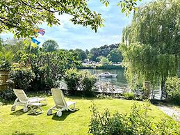 Large Riverside House in Wraysbury, Staines