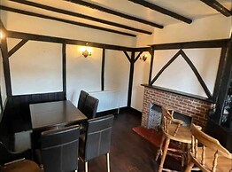 Large Riverside House in Wraysbury, Staines